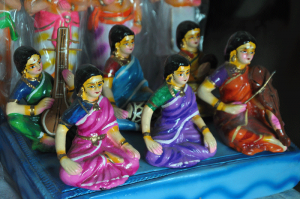 MUSICIANS DOLLS SALES AT KHADI , R K MUTT RD    ON 20-9-13