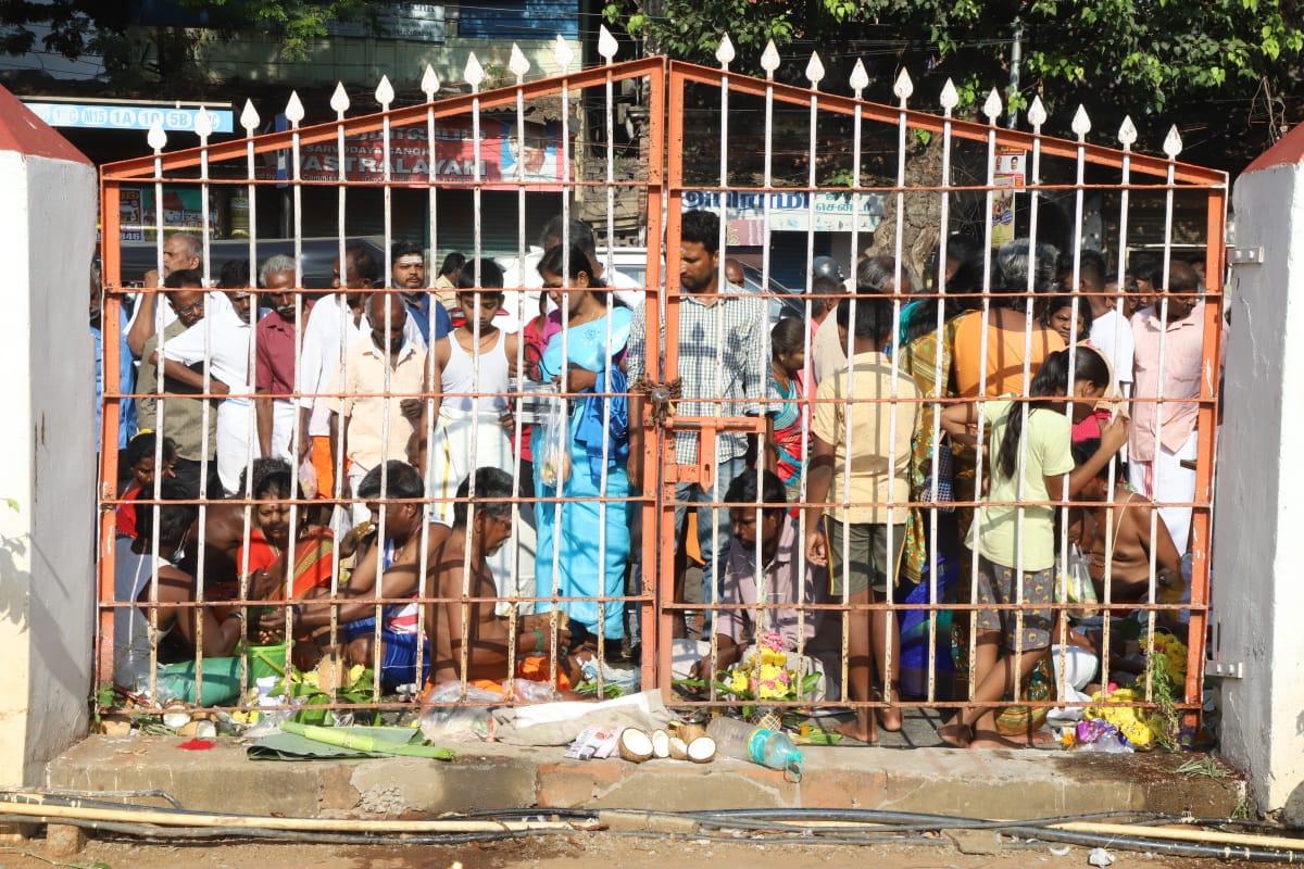 MYLAPORE TIMES Big crowd around temple tank to participate in rituals